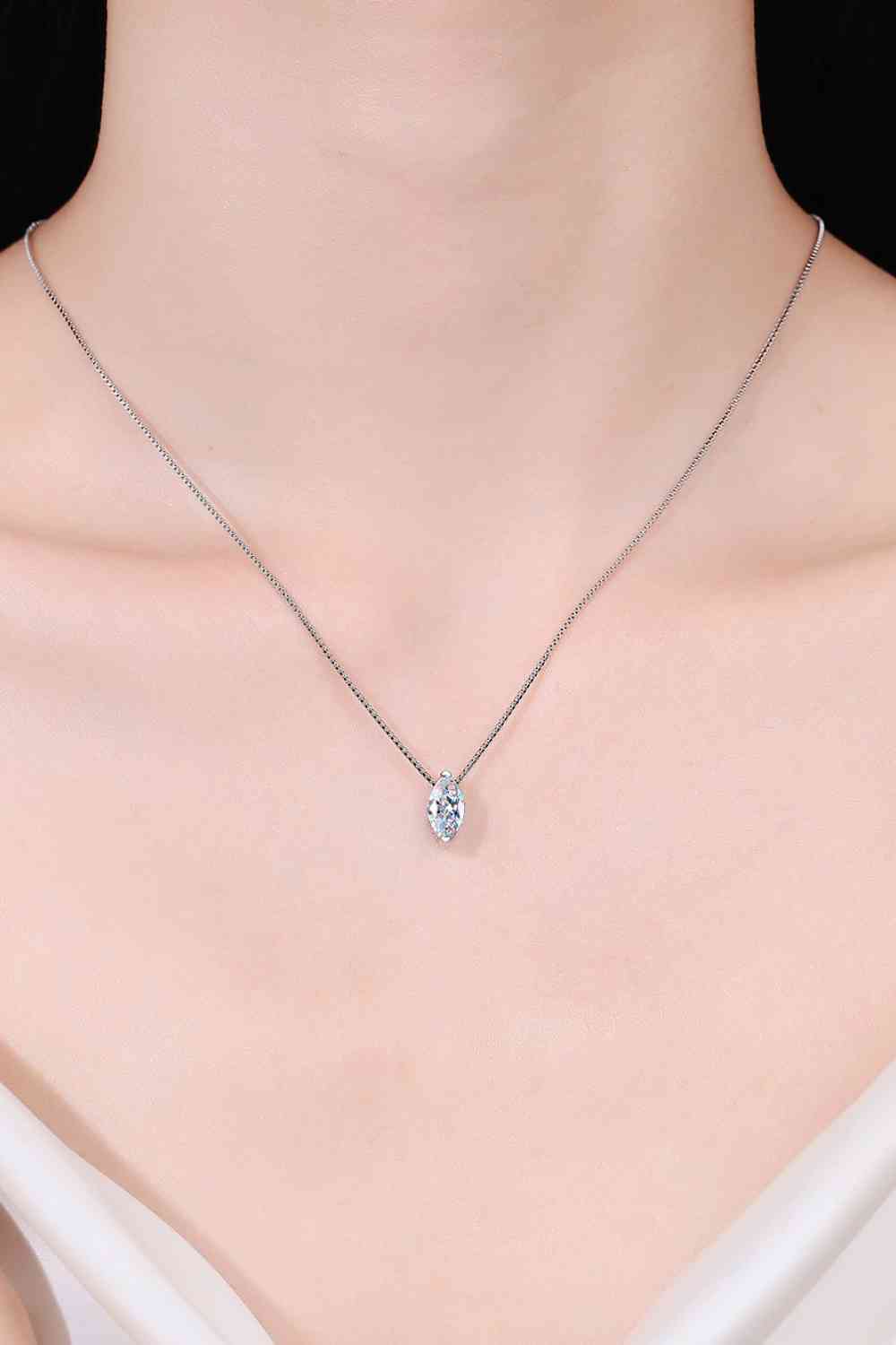 Aurora Adorn: 1-Carat Moissanite Necklace