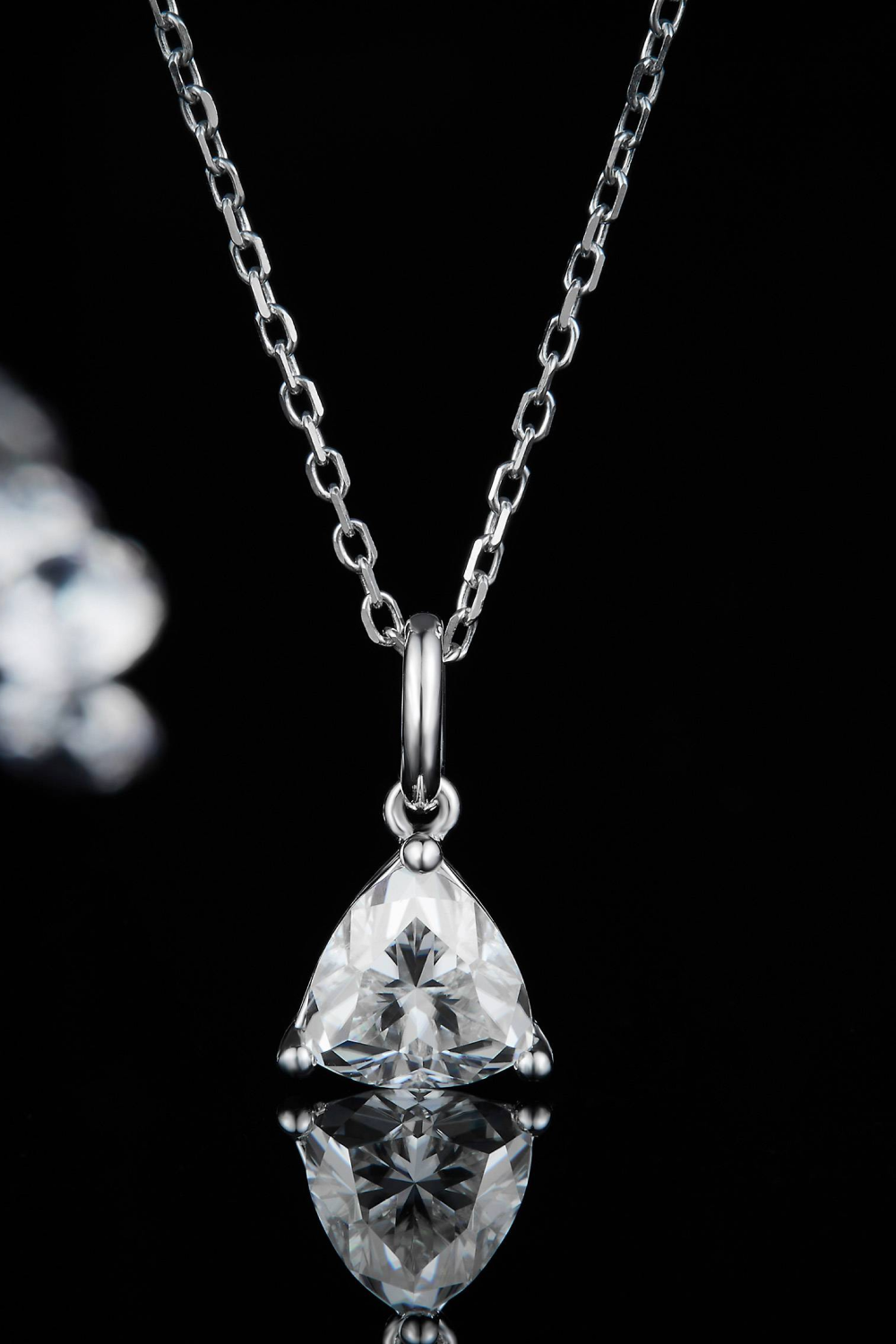 Shimmering Solitaire: 1-Carat Moissanite Necklace